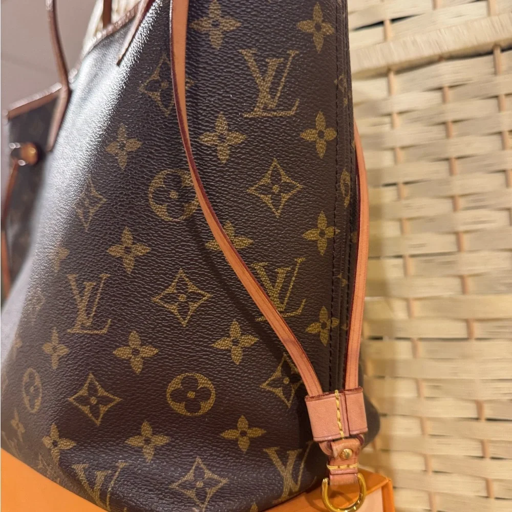 Louis Vuitton Neverfull MM Monogram - Picture 4 of 17